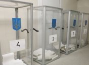 Низкая явка и нарушения на каждом пятом участке: как прошли первые часы местных выборов в Украине