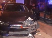 В Мариуполе авто въехало в остановку, есть пострадавшие