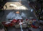 Протестанты в Гонконге строят баррикады 