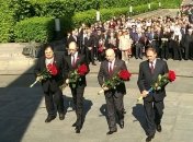 Чиновники возложили цветы к Мемориалу Вечной Славы   