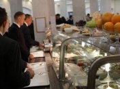 В їдальні ВРУ оновили меню, в якому тепер і курячі котлети, і ресторанні стейки