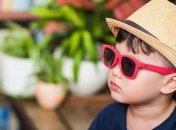 Доктор Комаровский рассказал, как правильно выбирать солнцезащитные очки для детей: "Должны быть легкими и комфортными"