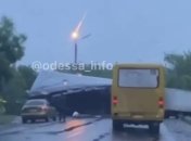 Перевернувшаяся фура полностью перекрыла трассу под Одессой (фото, видео)