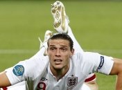 Нападающий сборной Англии травмировался, надевая туфли