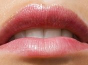 Как увеличить губы?