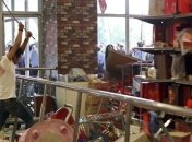 Демонстранты в Японии громят предприятия и магазины