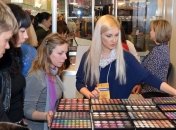 Женщины будут тратить на косметику миллионы