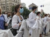 В Украине за сутки почти тысяча новых инфицированных COVID-19