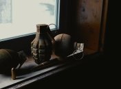 Обиделся: пьяный житель Авдеевки взорвал гранату во дворе у знакомого 