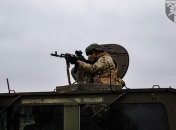 Українські військові тримають оборону