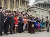 Демократы в конгрессе США устроили забастовку из-за закона об оружии