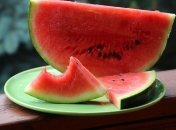 Корочка арбуза помогает избавиться от улиток