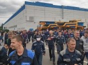 Люди йдуть з робочих місць: в Білорусі страйкує БелАЗ