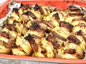 Картопля у вершках з беконом