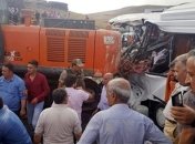 В Турции кран упал на микроавтобус, 7 погибших, 11 раненых