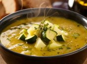 Кабачковый суп станет вашим любимым блюдом (изображение создано с помощью ИИ)