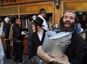 В Умань уже прибыли около 3 тысяч хасидов