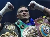 Усик вернулся в Украину: первые слова и эмоциональная встреча