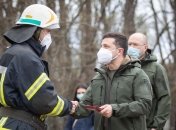 Зеленський нагородив рятувальників, які гасили пожежі у Зоні відчуження