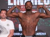 Боксер-дебютант избил соперника за два раунда (видео)