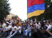 В Ереване возобновился митинг против повышения тарифов