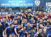 Чемпионат Польши по футболу возобновится в мае