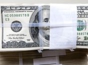 Запретили продавать в одни руки более $300 