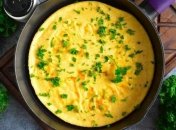 Омлет вийде не лише ситним, а й пікантним