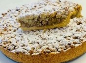 Від такого яблучного пирога з горіховою начинкою ніхто не відмовиться