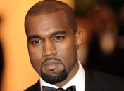 Канье Уэст разослал в качестве приглашения на свой показ носки