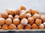 Таких пончиков можно нажарить сразу верх