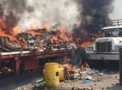 Три грузовика с гумпомощью для Венесуэлы сожжены при пересечении границы