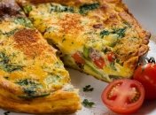 Фрітата може стати ситним перекусом або повноцінною стравою  (зображення створено за допомогою ШІ)