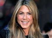 Дженнифер Энистон рассказала, почему не доверяет визажистам