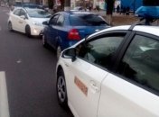 Представителей эксит-поллов облили зеленкой в Кременчуге