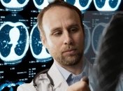 Врач рассказал, какие препараты категорически нельзя принимать больным коронавирусом