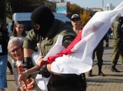 Протестующие в Минске репетируют "церемонию инаугурации" Тихановской: есть первые задержанные (Видео)