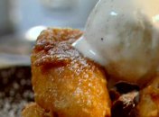 Жареные бананы с ванильным мороженым