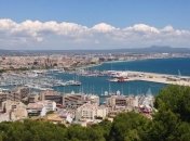 Іспанські поліцейські влаштовують концерти на вулицях під час карантину (Відео)