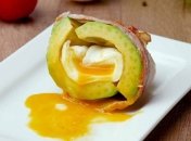 Необычный завтрак - яйца пашот в авокадо