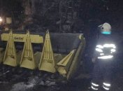 В Днепропетровской области сгорел гараж с техникой 