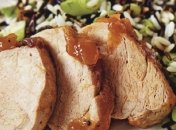 Рецепт дня: свиные отбивные с яблочным соусом