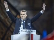 Стало известно, сколько президент Франции потратил на макияж