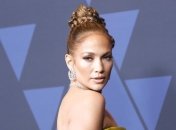 Дженнифер Лопес накормила чужих детей (Видео)