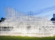 Архитектор создал инсталляцию "симбиоза природы с архитектурой"