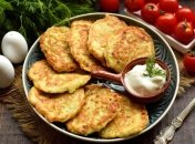 Сочные и ароматные луковые оладушки