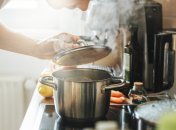 Запах пригоревшей еды никому не нравится