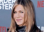 В кожаном мини-платье: Дженнифер Энистон на премьере фильма "Загадочное убийство"