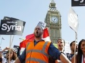 В Лондоне проходит акция протеста против вмешательств в Сирию (Фото)