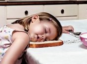 ФОТОпозитив: 26 детей, которые очень хотели спать